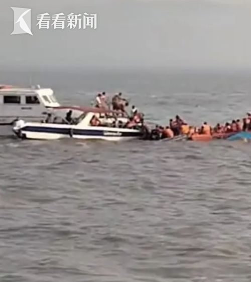 印度海軍快艇失控撞渡輪造成人員傷亡的事件確實發(fā)生過。據(jù)印度媒體當時的報道，該起事故發(fā)生在印度東部沿海城市維沙卡帕特南附近的海域。失控的快艇與一艘渡輪相撞，造成多人死亡和受傷。事故發(fā)生后，印度海軍迅速采取行動，展開救援行動，并協(xié)助處理事故現(xiàn)場。同時，印度政府也高度重視此次事故，對遇難者家屬表示慰問，并采取措施加強海上安全。，請注意，具體的事故原因和傷亡人數(shù)可能會因時間、媒體報道差異等原因而有所不同。如果需要獲取更準確的信息，建議查閱可靠的新聞來源或相關政府部門的報告。