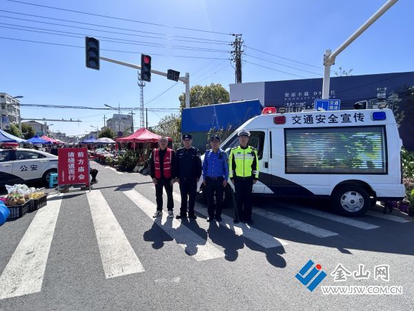 深圳交警為了維護道路交通的安全與秩序，確實會進行全天候的執(zhí)法行動，包括查酒駕。不過具體的查酒駕時間可能會根據交通狀況、節(jié)假日、特殊活動等因素有所調整。因此，深圳交警是全天24小時查酒駕的，建議公眾在駕駛時切勿飲酒，保障自己和他人的安全。以上內容僅供參考，如需更多信息，可查看相關新聞報道或訪問深圳交警官網。