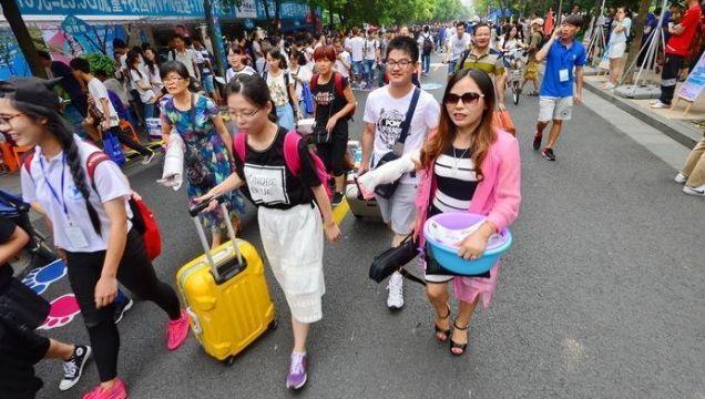 浙江女孩南極偶遇外國人齊飆漢語