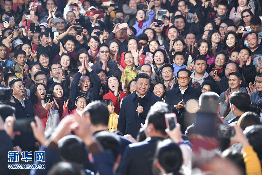 澳門彩霸王免費資料大全集1326,艾克森曬全家福送新春祝福