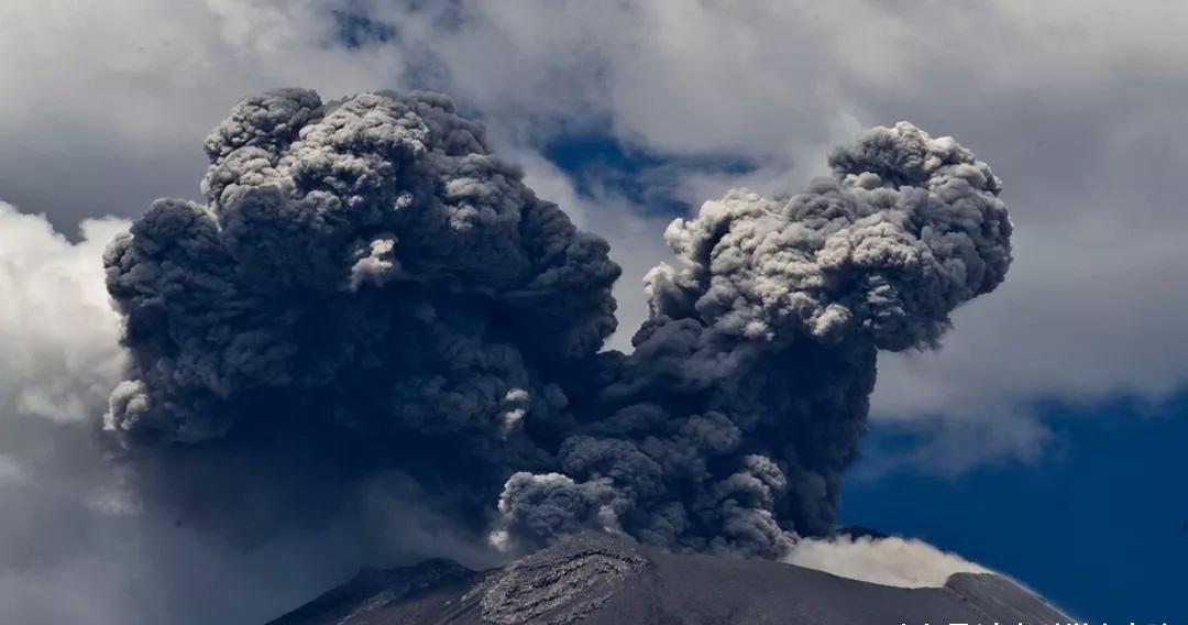 天下彩(9944CC)圖文資訊更多贏,日本鹿兒島火山深夜連續(xù)噴發(fā)